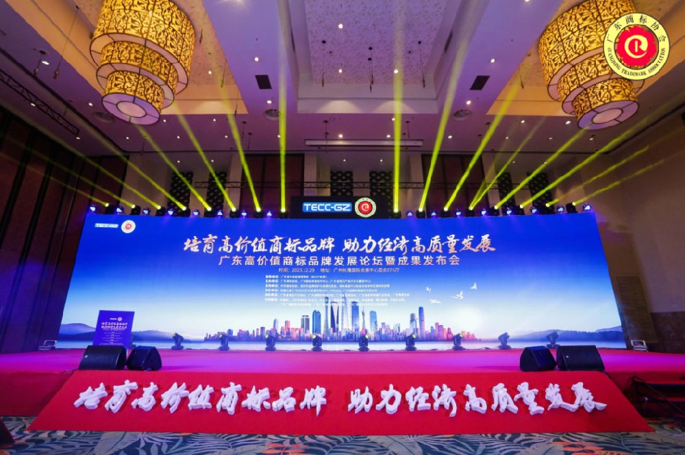 合文章牌资讯｜东鹏斩获多项沉磅荣誉，，，，，以品牌力量引领美好生涯